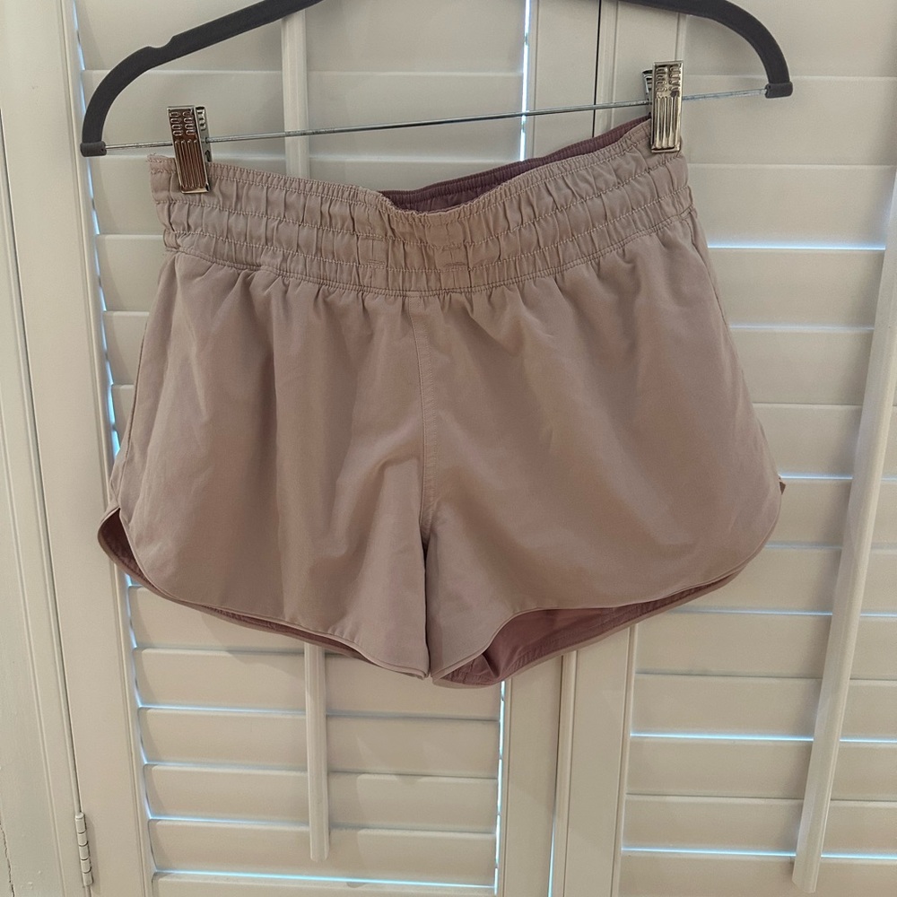 Lululemon Athletica reversible Pink Athletic Shorts Lightweight Elastic Waist